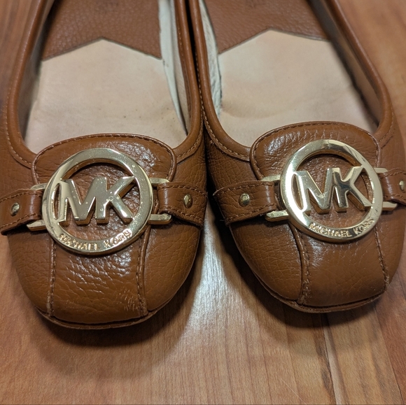 Michael Kors Camel Brown Leather Flats Loafers Gold Accent Hardware Women's 6.5 - Picture 2 of 8